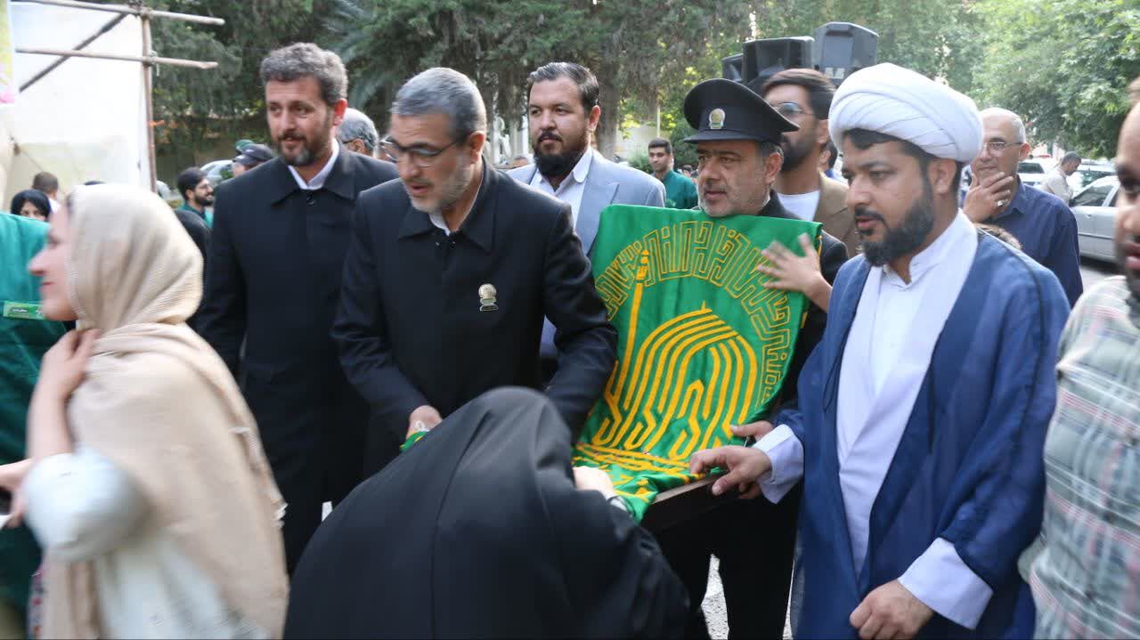 کاروانی که عشق می‌‍دهد و مردمی که عاشق‌تر می‌شوند