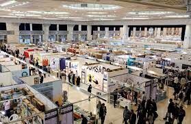 بازدید شخصیت‌های برجسته از غرفه دکتر ولایتی در نمایشگاه کتاب تهران