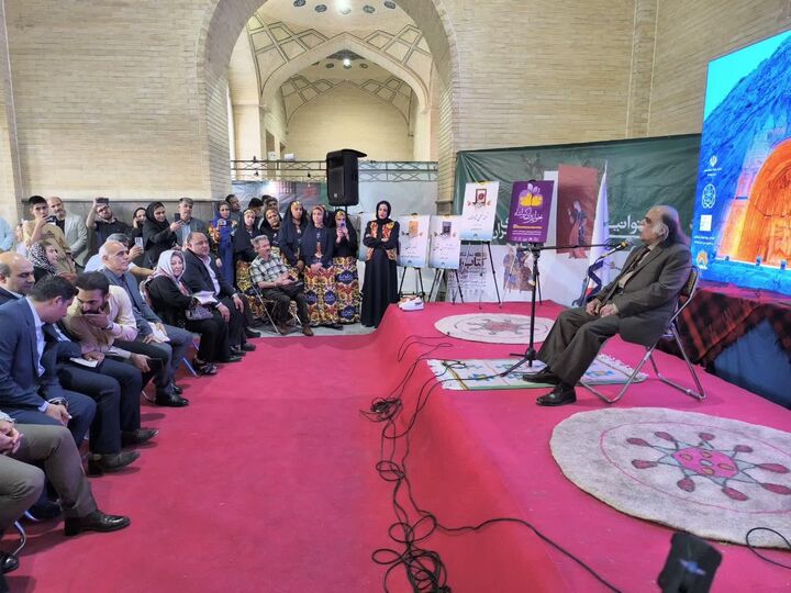 استاد میرجلال‌الدین کزازی، میهمان ویژه غرفه کرمانشاه در سی‌و ششمین نمایشگاه بین‌المللی کتاب تهران