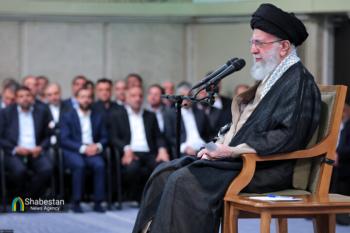 رهبر انقلاب با جمعی از معلمان دیدار می‌کنند