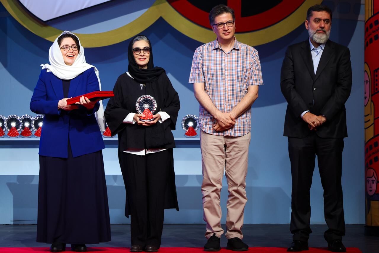 تجلیل از یک عمر تلاش هنری علیرضا داوودنژاد در جشنواره فیلم۱۰۰