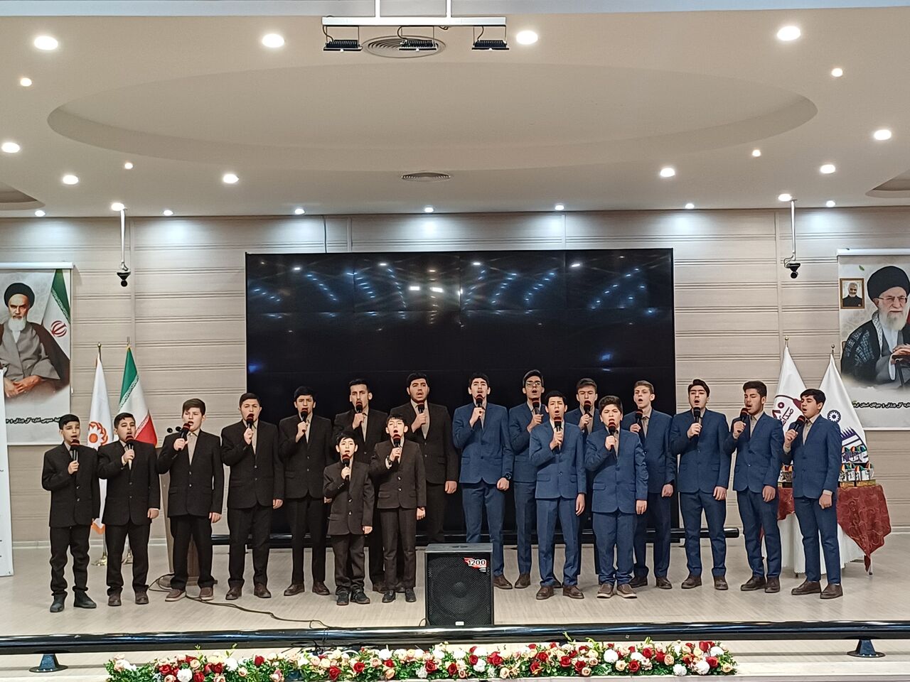 اعضای کانون فرهنگی هنری الهادی (ع) که با سرود عجین شدهاند