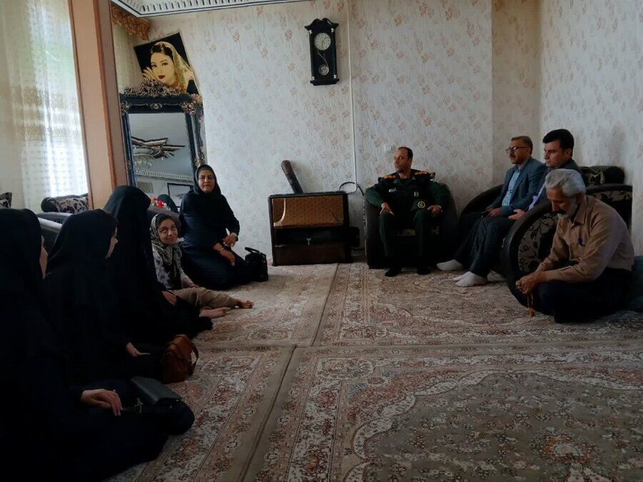 دیدار مسئولان دهگلان با دختران دارای معلولیت