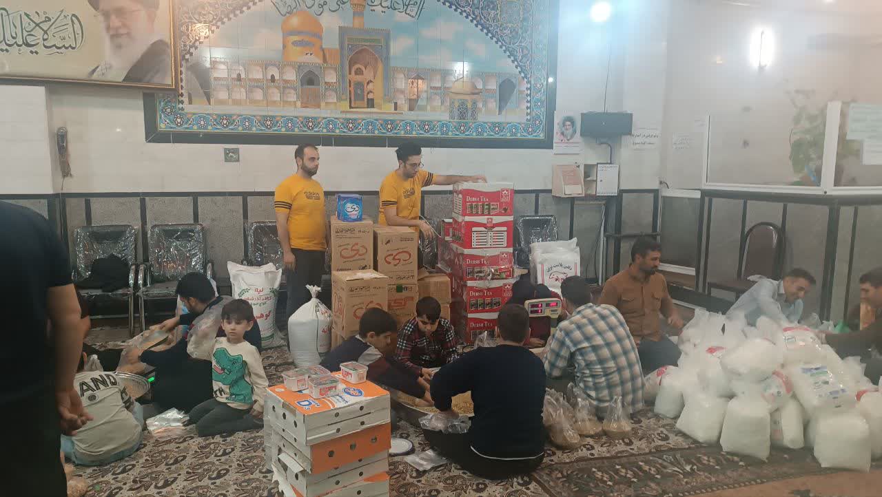 توزیع ۱۰۰ بسته معیشتی بین خانوادههای نیازمند در خوی