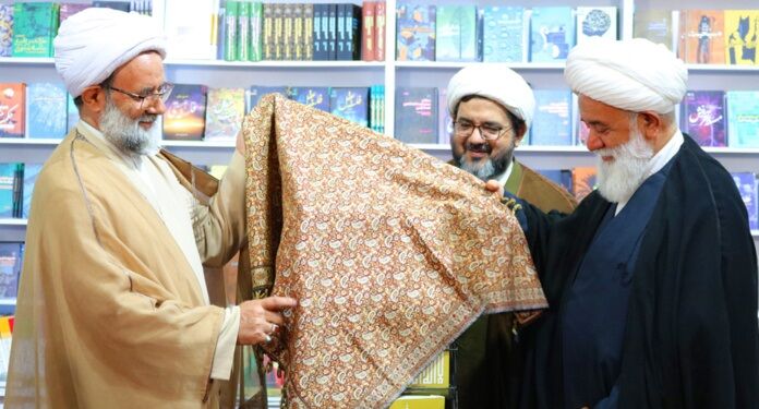 توحید اجتماعی با تاکید بر قرآن و اندیشه‌های آیت الله خامنه‌ای رونمایی شد