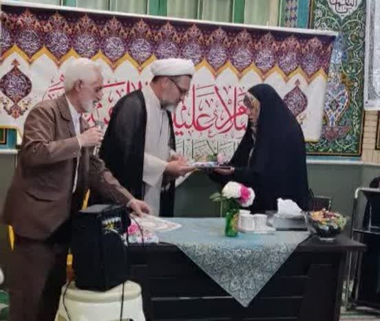  تقدیر از پیشکسوتان عرصه قرآن کریم در مسجد سلمان فارسی کرمانشاه