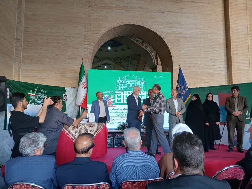 مجموعه هشت جلدی "ترجمه و مفاهیم اسلامی" و کتاب "داستان این است" رونمایی شد