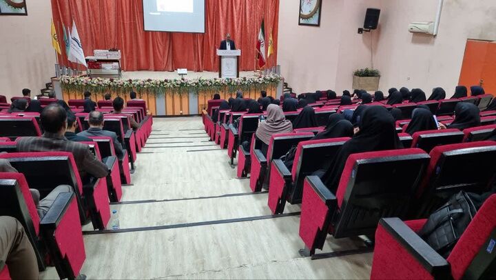 خیرین زاهدانی به تماشای مستند جادوی جاده های دور نشستند