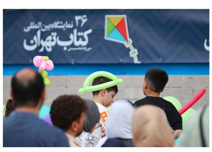 نمایشگاه کتاب در روز پنجم؛ بازار داغ سلفی و برپایی جشن تولد در سایه کتاب