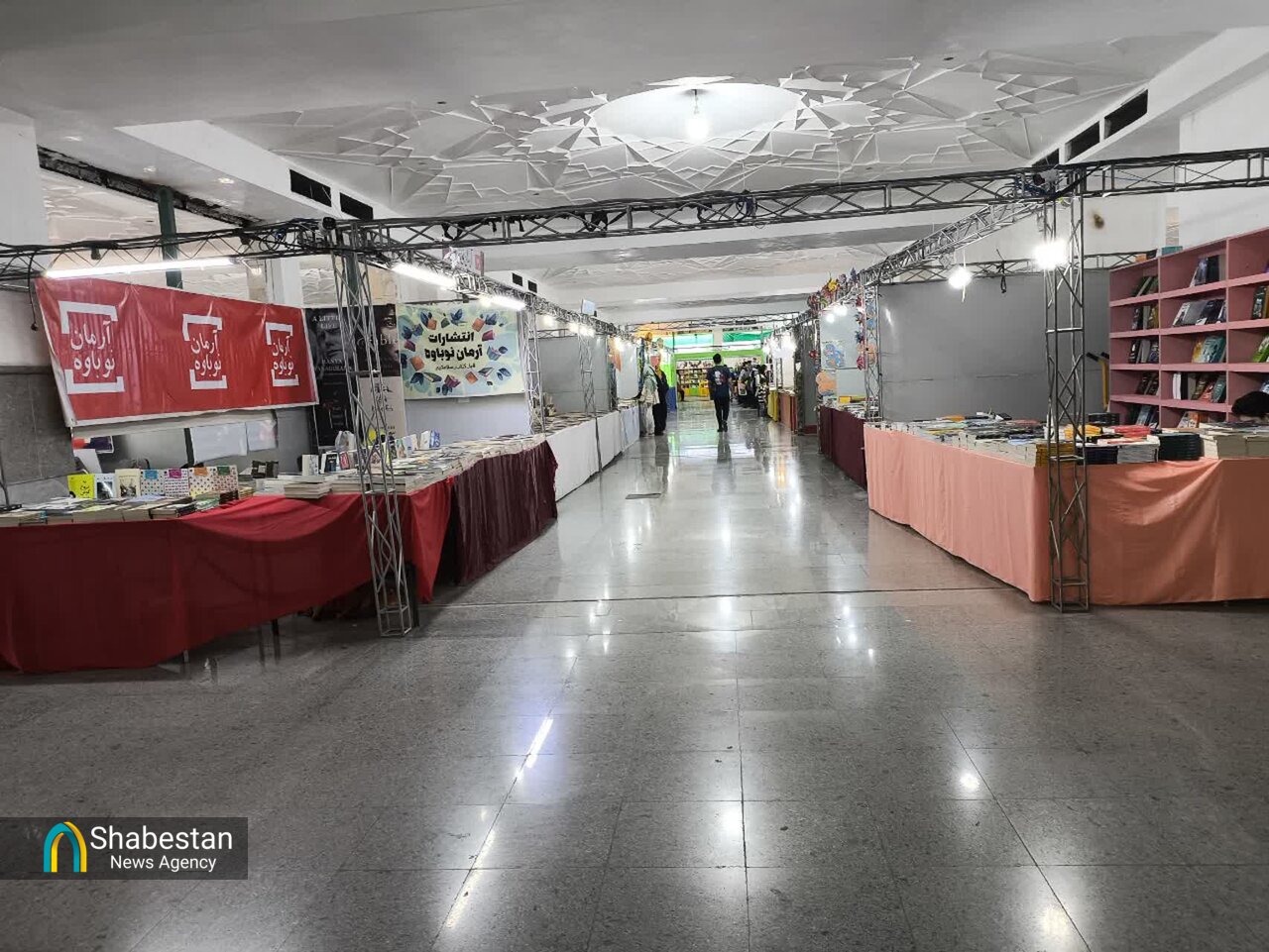 قدم به قدم در بخش ناشران کودک و نوجوان نمایشگاه کتاب/از عرضه شاهنامه برای کودکان تا ارایه آثار دینی