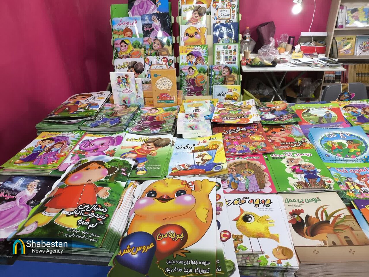 قدم به قدم در بخش ناشران کودک و نوجوان نمایشگاه کتاب/از عرضه شاهنامه برای کودکان تا ارایه آثار دینی