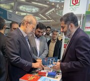 بازدید علی لاریجانی از غرفه نشر «سرو» در سی‌وششمین نمایشگاه بین‌المللی کتاب تهران