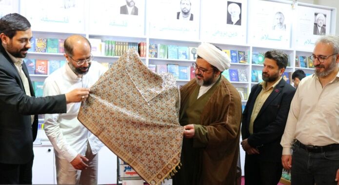 کتاب «هستی‌شناسی فضای سایبر» رونمایی شد