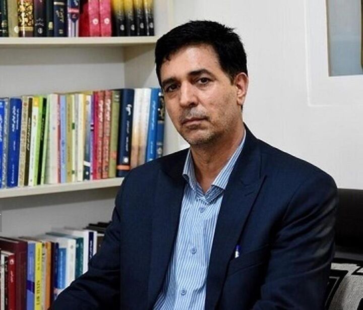 به تدریس شاهنامه در مدارس به طور ویژه توجه شود