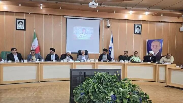 مردم و دولت باید از شهدای خدمت تکریم و تجلیل کنند