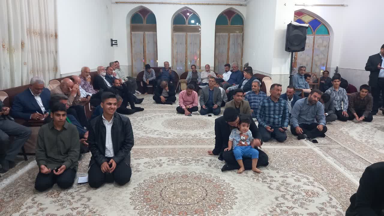 بررسی ابعاد شخصیتی حضرت محمدهلال(ع) در نشست مداحان آران و بیدگل و دماوند