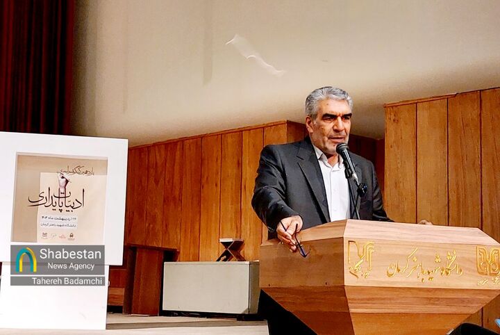 اعتاب مقدسه تنفس‌گاه ادبیات پایداری است