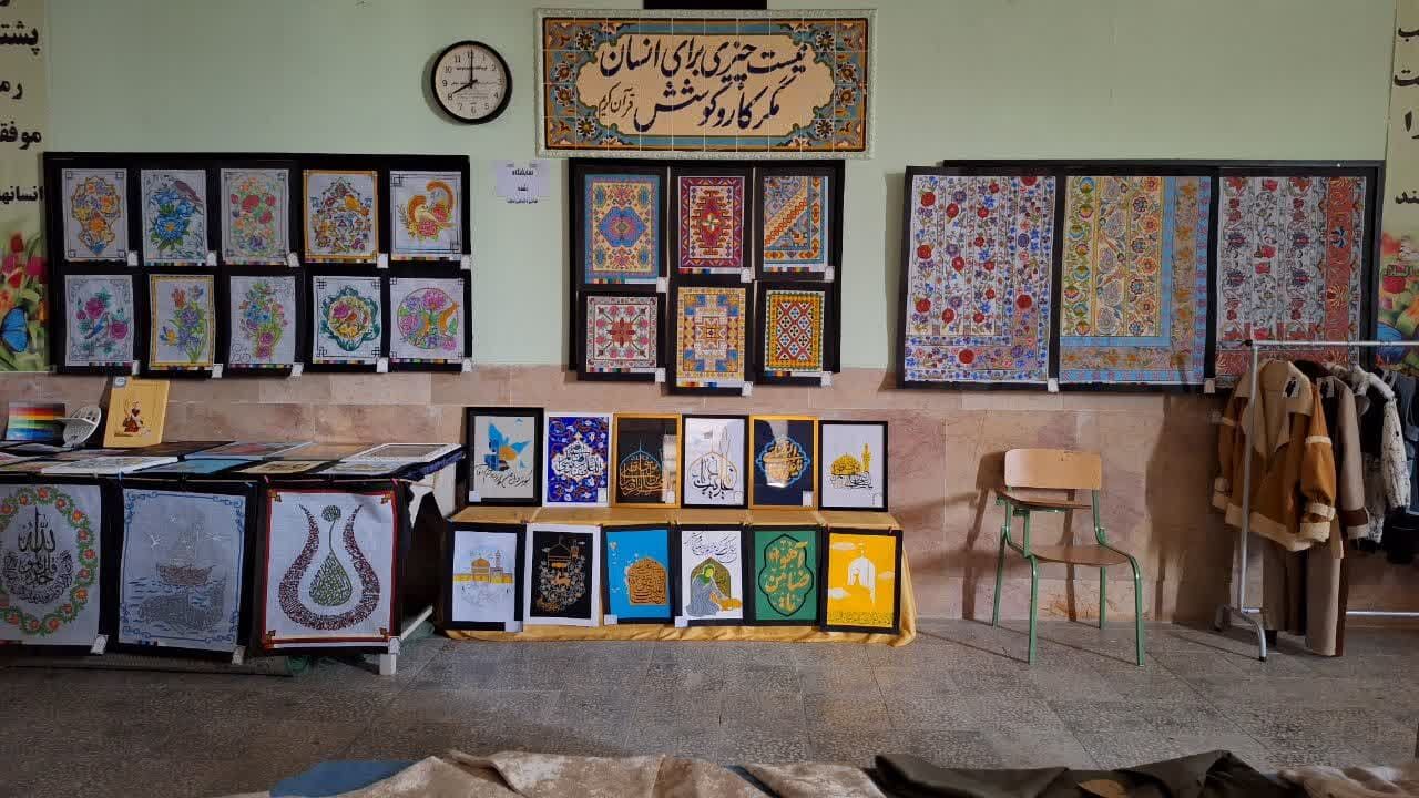 روایت رنگ‌ها و رؤیاها؛ نمایش ۵۰۰ اثر هنری در هنرستان صالحیار آران و بیدگل