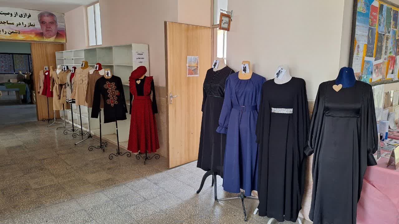 روایت رنگها و رؤیاها؛ نمایش ۵۰۰ اثر هنری در هنرستان صالحیار آران و بیدگل