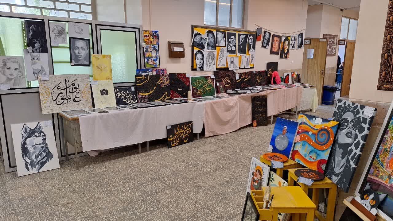 روایت رنگها و رؤیاها؛ نمایش ۵۰۰ اثر هنری در هنرستان صالحیار آران و بیدگل