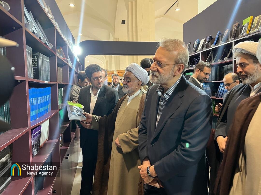 بازدید دکتر علی لاریجانی از غرفه انتشارات دانشگاه بین‌المللی اهل‌بیت(ع) در نمایشگاه کتاب تهران