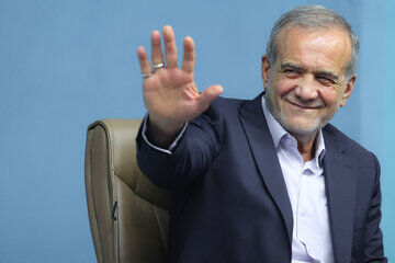 با وحدت، انسجام و هدایت رهبری از این مشکلات عبور خواهیم کرد