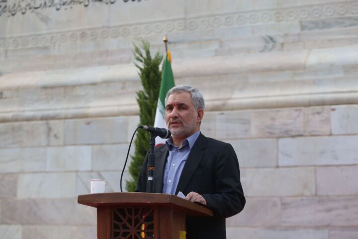 اگر می خواهیم ایران بماند، راهی جز حفظ فرهنگ و زبان نداریم