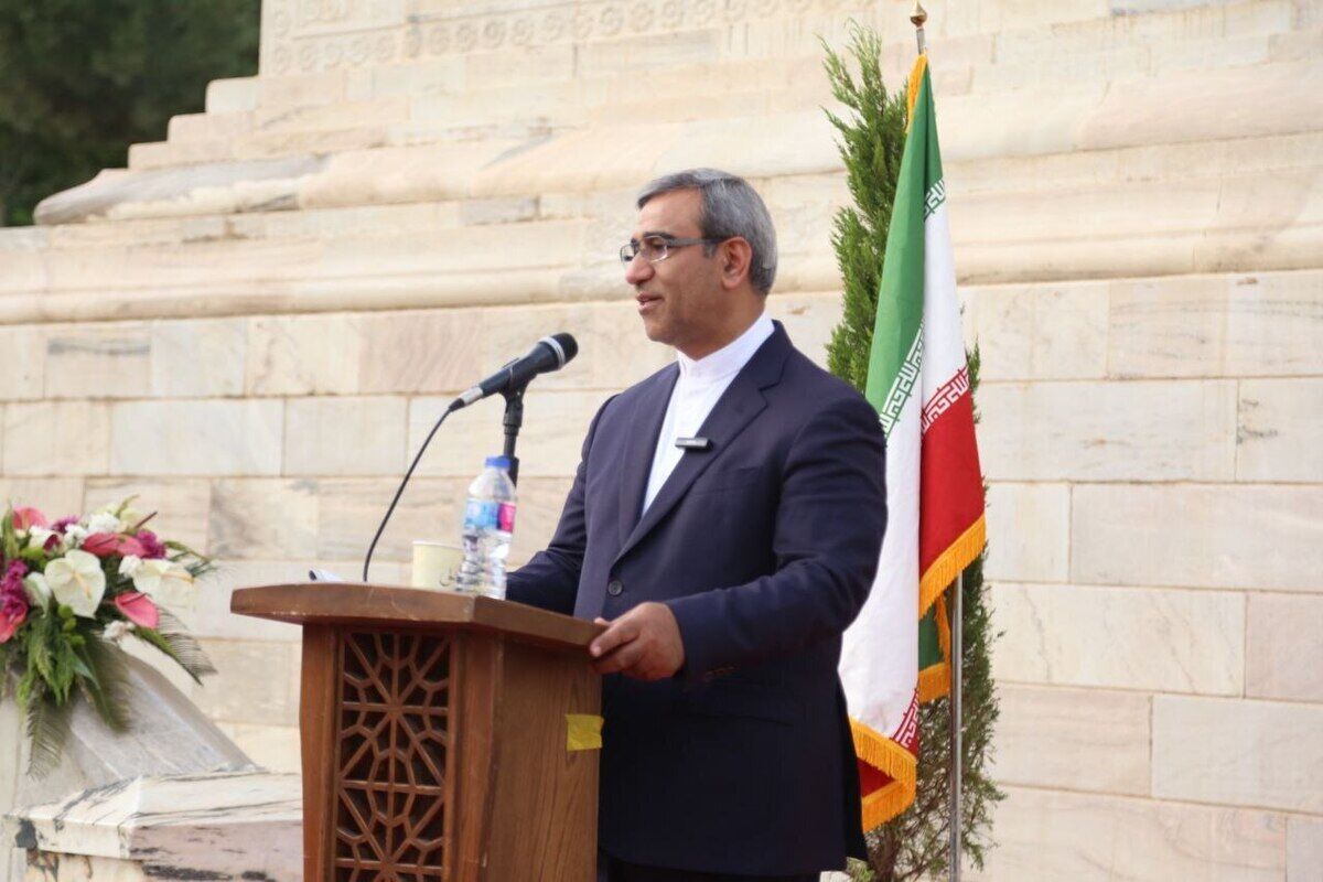 دولت چهاردهم توجه ویژهای به بزرگداشت مفاخر دارد