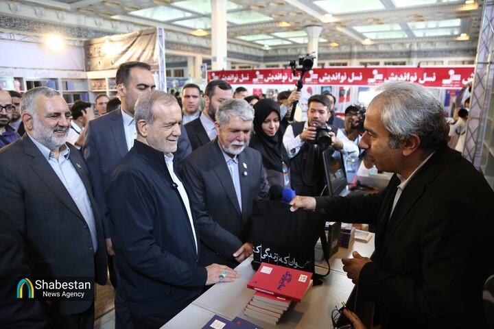 رئیس جمهور از سی‌وششمین نمایشگاه کتاب تهران بازدید کرد