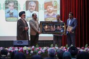 حافظان قرآن و فعالان کانون الزهرا(س) تجلیل شدند