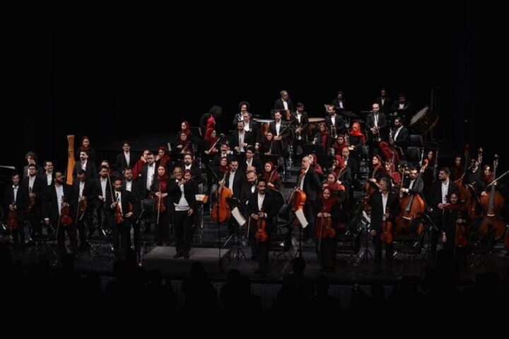 ارکستر سمفونیک تهران سمفونی فلک الافلاک را می‌نوازد