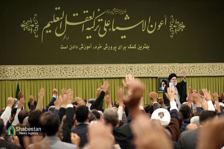 رهبر انقلاب: کتاب‌های درسی الان برای نوجوان و جوان ما جذاب نیست