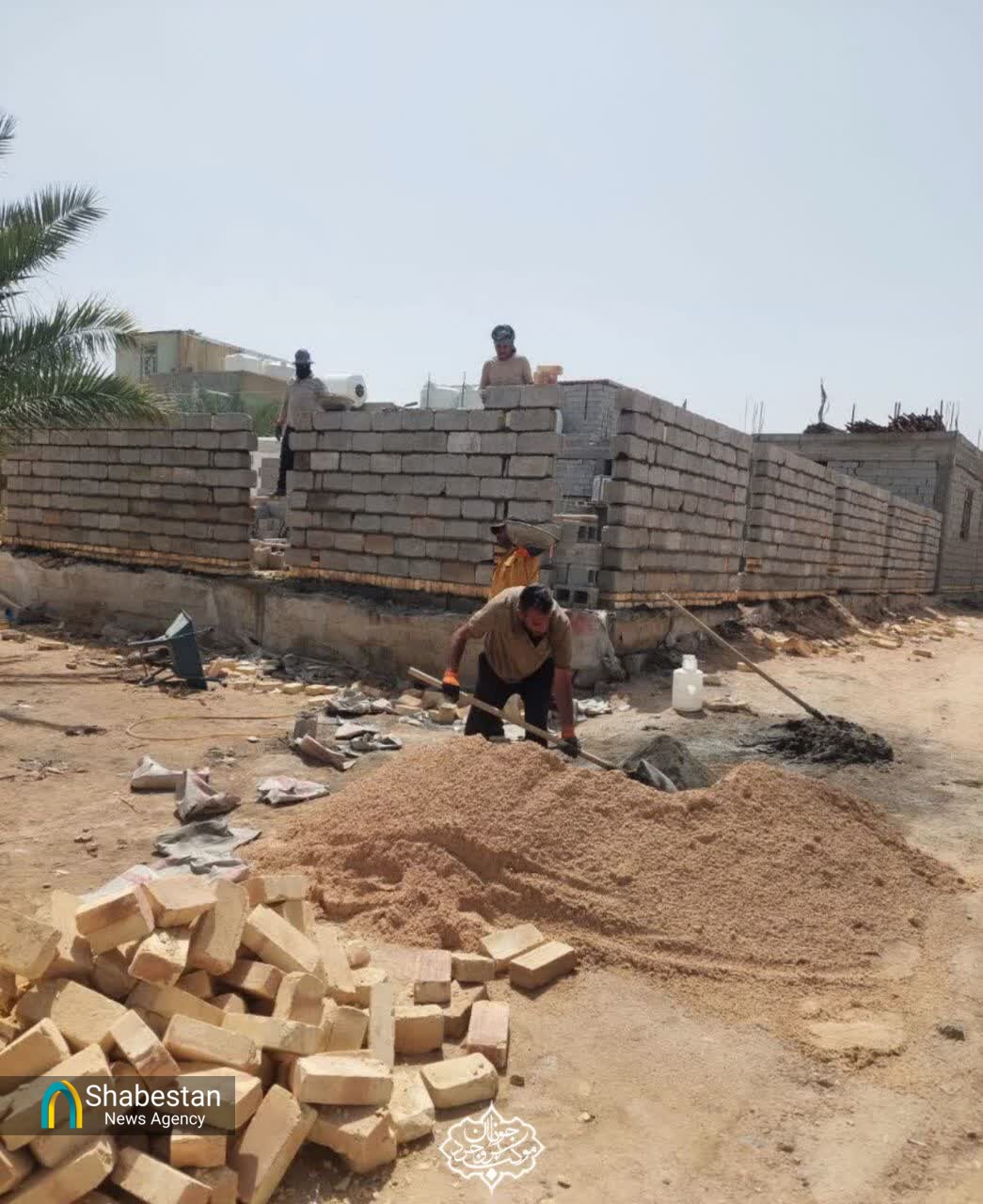 جوانان کانون کمیل مسجدالنبی پای کار ساخت موکب آیت‌الله بروجردی در عراق
