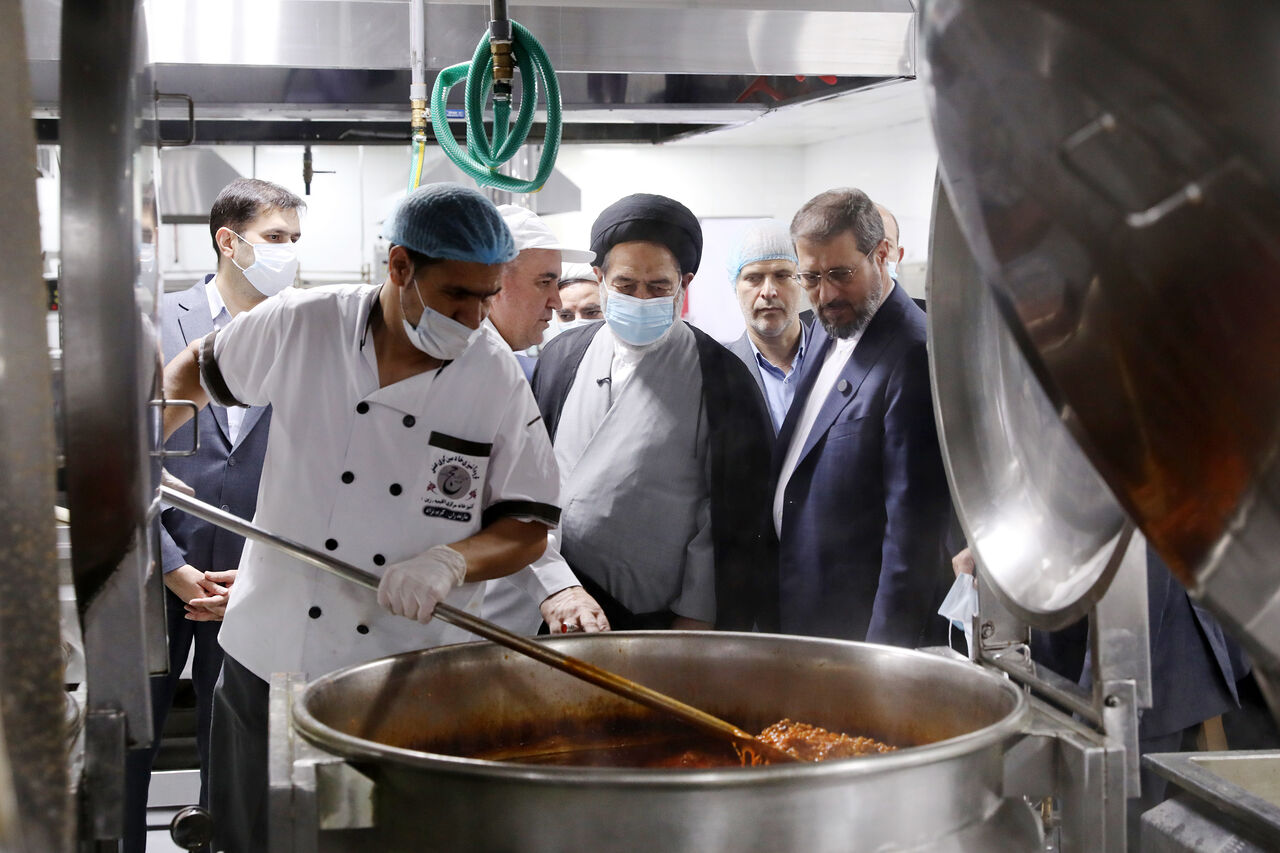 رضایتمندی زائران از تغذیه مدینه محصول کار جهادی و نیت مخلصانه کادر آشپزخانه است