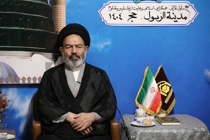 امام و رهبری توهمِ دوری شیعه از قرآن را خنثی کردند 