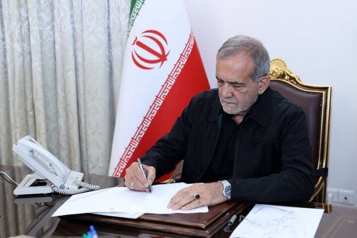 رئیسجمهور بخش دوم قانون بودجه سال۱۴۰۴ را ابلاغ کرد رئیسجمهور بخش دوم قانون بودجه سال۱۴۰۴ را ابلاغ کرد