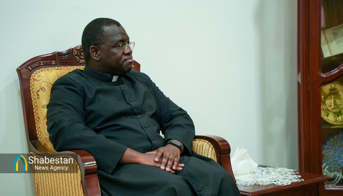 بازدید یک هیئت از آستان مقدس امام حسین(ع) از سفارت واتیکان در بغداد