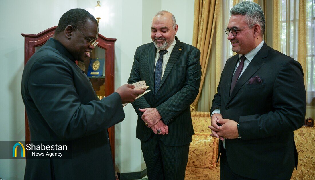 بازدید یک هیئت از آستان مقدس امام حسین(ع) از سفارت واتیکان در بغداد