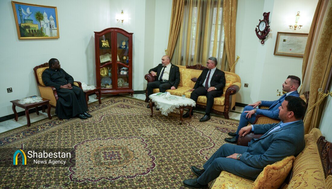 بازدید یک هیئت از آستان مقدس امام حسین(ع) از سفارت واتیکان در بغداد