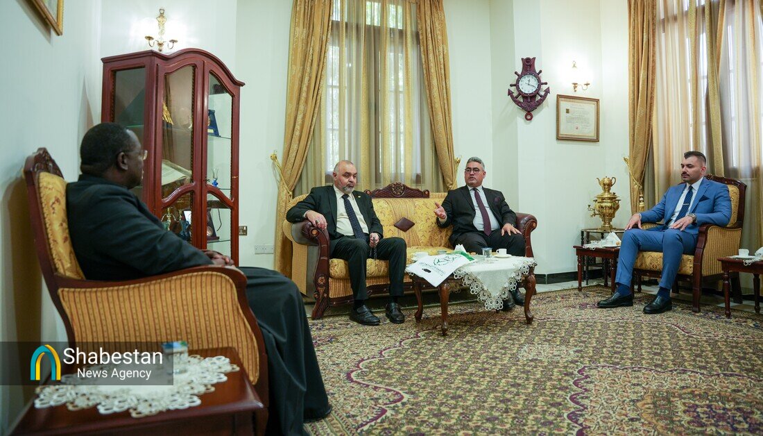 بازدید یک هیئت از آستان مقدس امام حسین(ع) از سفارت واتیکان در بغداد