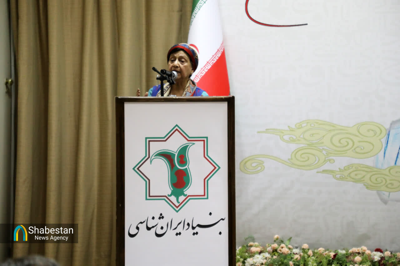 عمق حِکمی، شاهنامه را بی‌بدیل کرده است