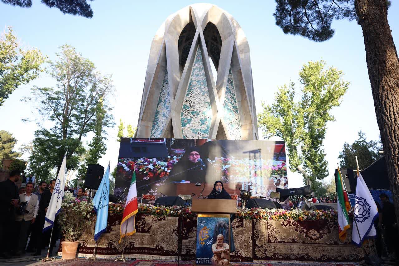 خیام، حکیمی که فلسفه زیست اخلاقی را به بشر آموخت