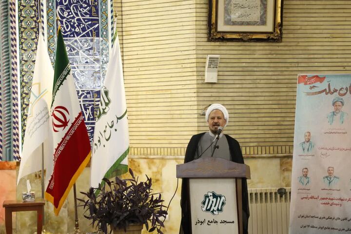 ملانوری: به جوانان مسجدی ارزش و بها دهیم