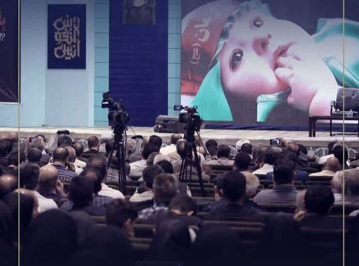 گردهمایی ۸۰۰ نفر از برگزارکنندگان همایش جهانی شیرخوارگان حسینی در حرم رضوی