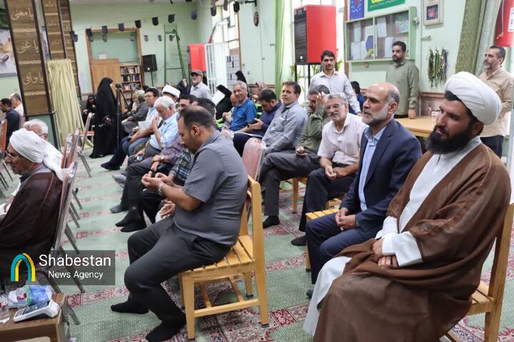 مساجد، بستری برای شنیدن مشکلات مردم؛ ارتباط شهردار کرمان و شهروندان در مسجد