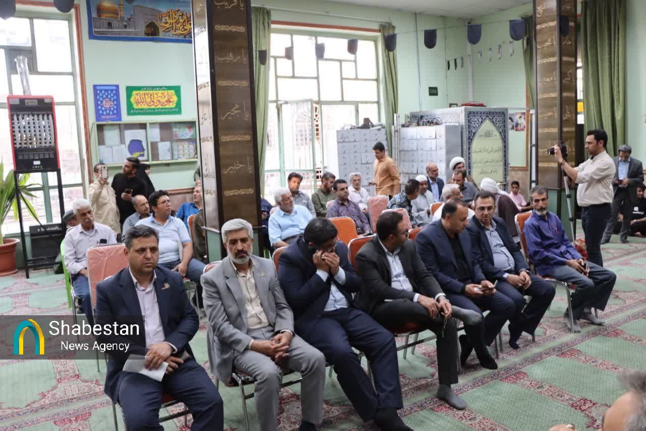 مساجد، بستری برای شنیدن مشکلات مردم؛ ارتباط شهردار کرمان و شهروندان در مسجد