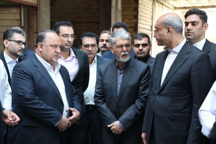 بازدید وزیر فرهنگ و ارشاد اسلامی از کتابخانه مرکزی کرمانشاه