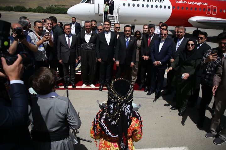 استانداران اقلیم کردستان عراق وارد فرودگاه سنندج شدند