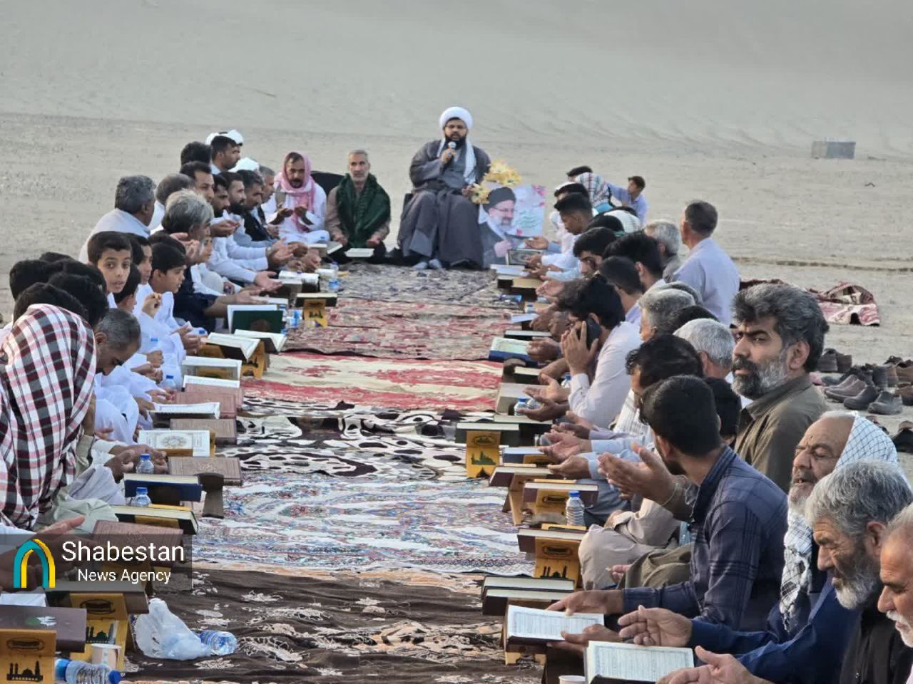 زمزمهی آیات بر فراز کویر؛ محفل قرآنی برای شهدای خدمت در بلندترین تپههای شنی جهان