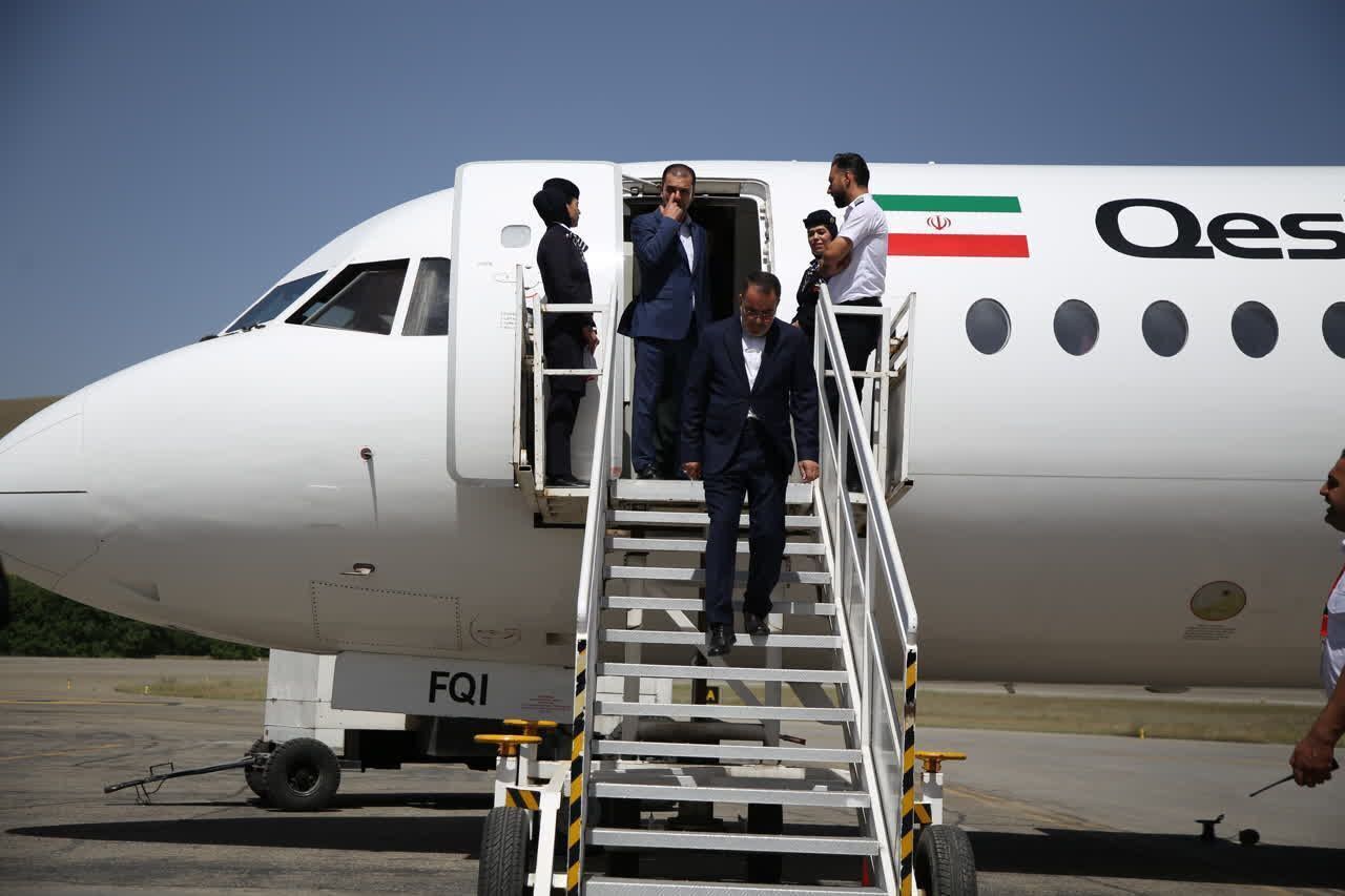 استانداران اقلیم کردستان عراق وارد فرودگاه سنندج شدند